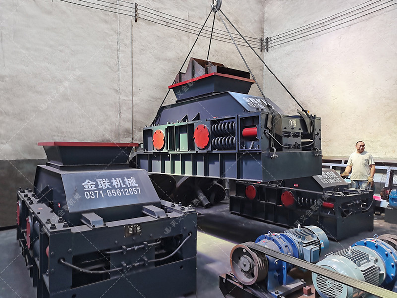 2PG1200x800型半自動(dòng)液壓對輥破碎機(jī)發(fā)貨圖片