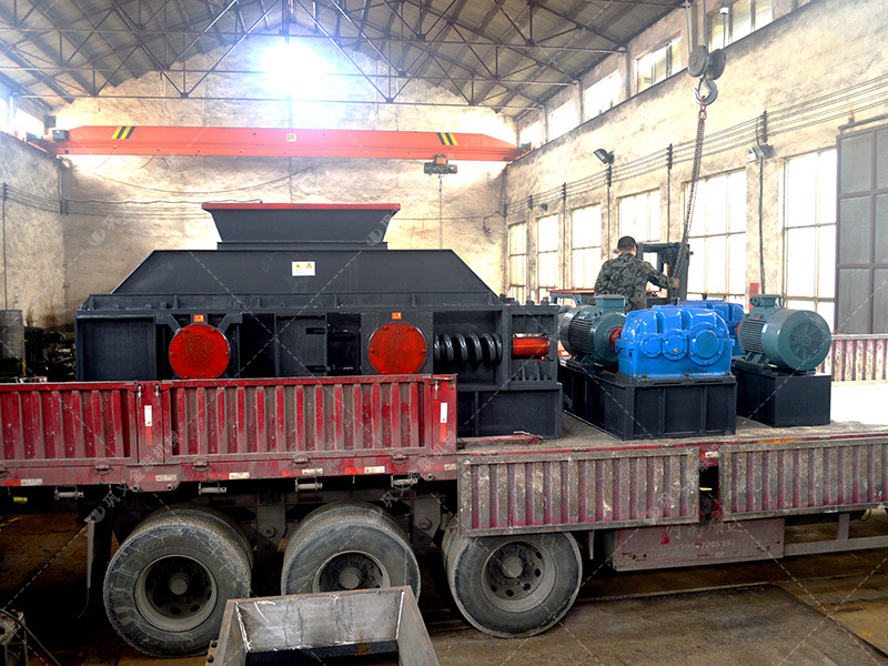 2PG1500X800大型對輥破碎機發(fā)往廣東清遠破碎石英砂