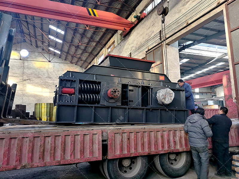 2PG1000X700對輥破碎機發往湖北恩施破碎鵝卵石
