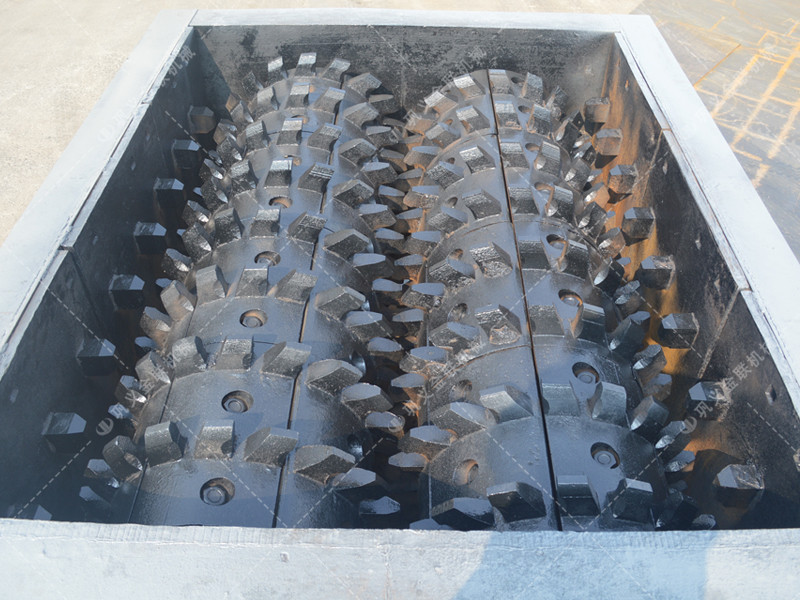 2PLF80/200強力分級雙齒輥破碎機發往山東淄博破碎煤炭