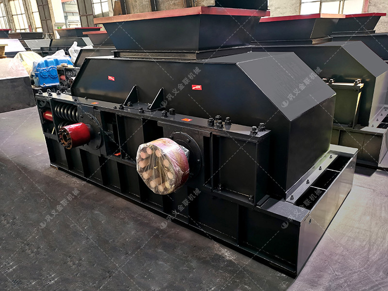 2PG1000×700連軸對輥破碎機發(fā)貨現(xiàn)場圖片_發(fā)往廣東_玄武巖制砂