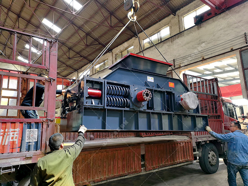2PG1208對(duì)輥破碎機(jī)發(fā)往河南洛陽(yáng)